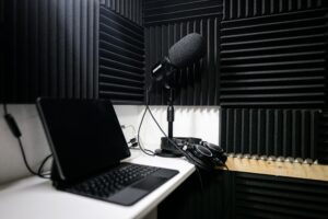 Your Cheat Sheet to 4 Major Podcast Equipment Options for Small-Businesses & Beginners 1
